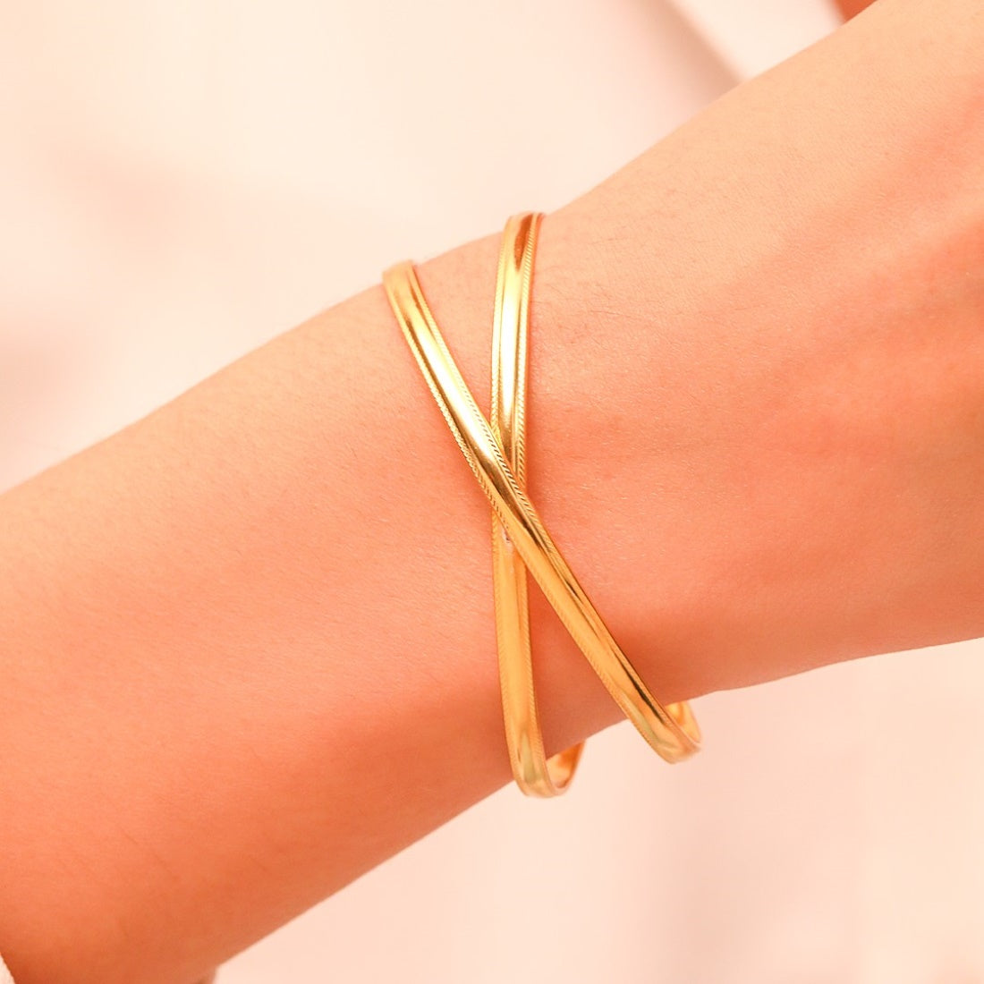 Infinite Radiance Gold-Plated 925 Sterling Silver Bracelet with Infinity Pattern