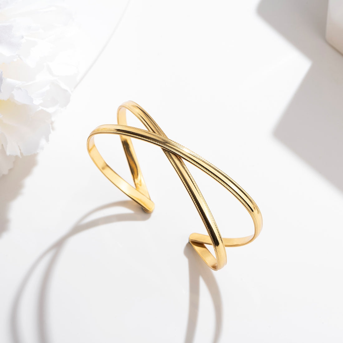 Infinite Radiance Gold-Plated 925 Sterling Silver Bracelet with Infinity Pattern