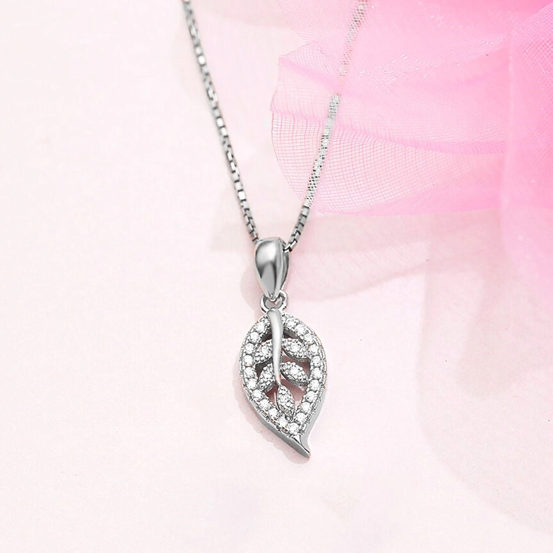 Elegant Leaf 925 Sterling Silver Rhodium Plated Pendant